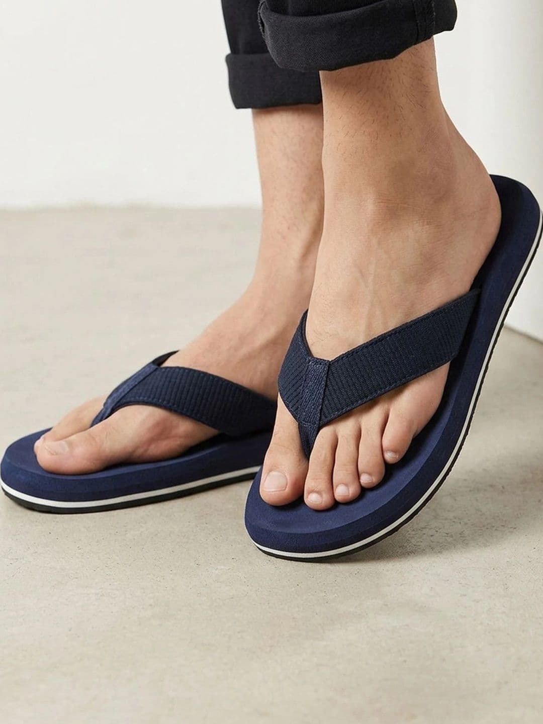 Carlton London Men Thong Flip-Flops - view 1