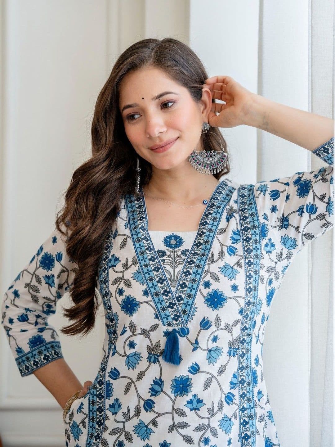KALINI Women Floral Printed Indigo Kurta - view 1