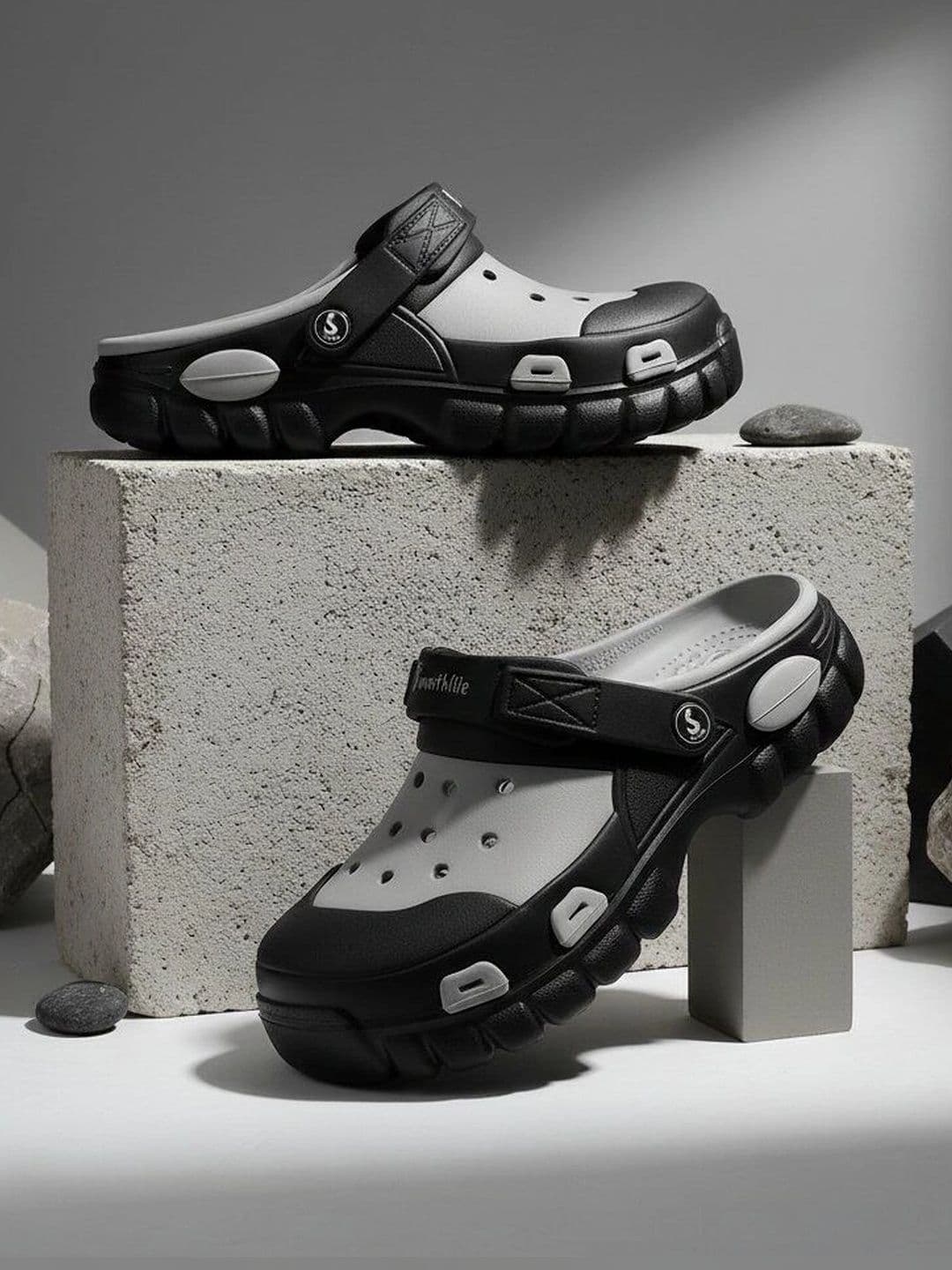 Smoothlite Men Colourblocked Clogs - view 1