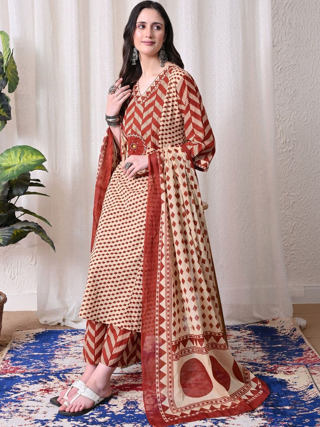 MEERA FAB Women Printed Regular Thread Work Pure Cotton Kurta with Trousers & With Dupatta - view 1