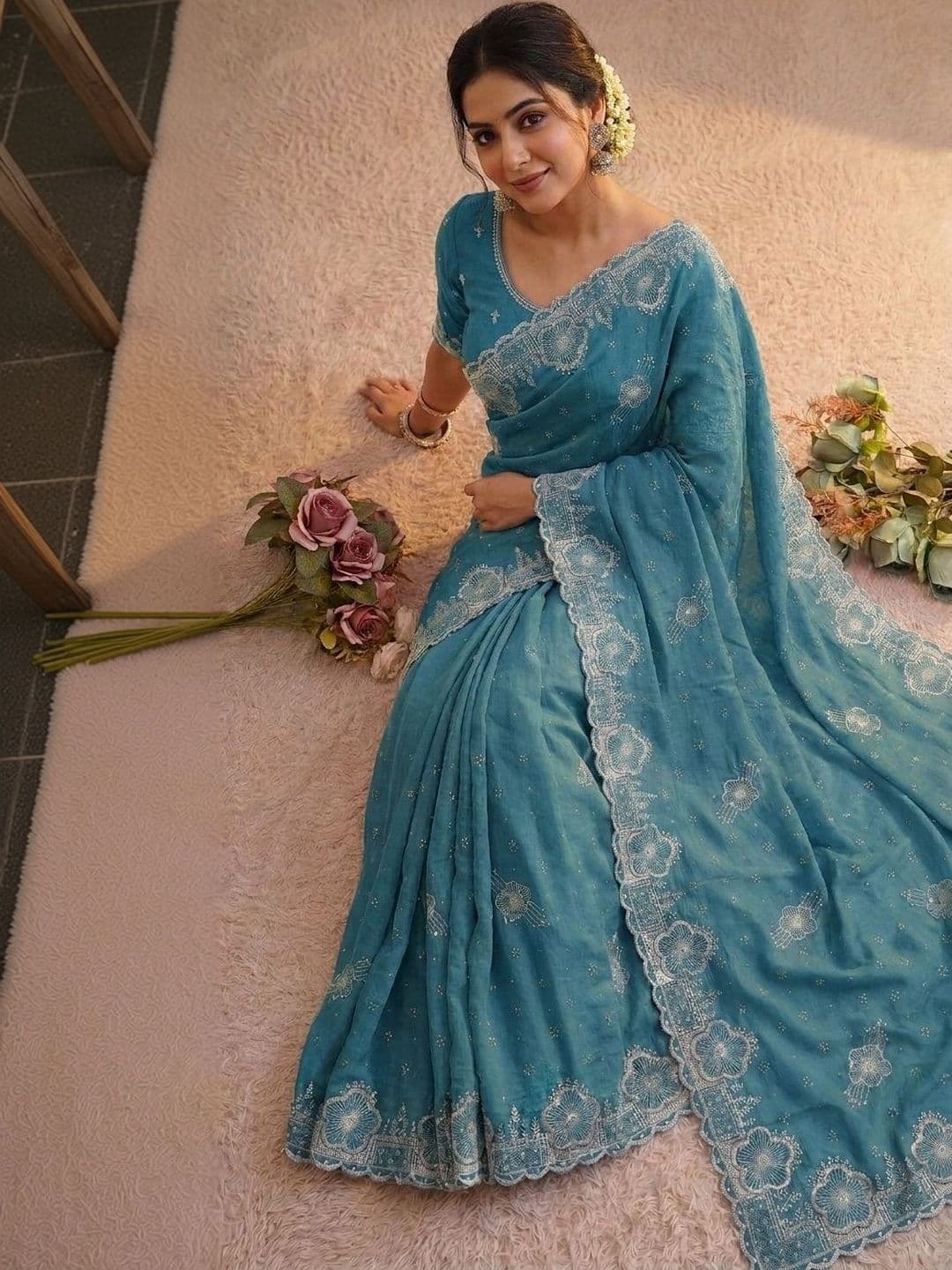 RANGVYRA LIFESTYLE Floral Embroidered Pure Georgette Saree - view 1