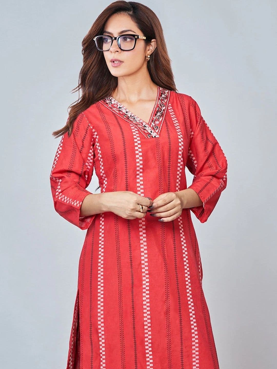 Gerua By Libas Women Printed Thread Work Kurta - view 1