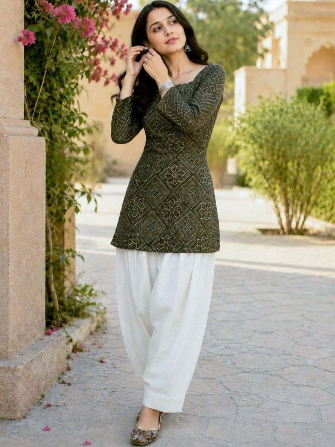 ODETTE Women Printed Regular Kurti with Patiala - view 1
