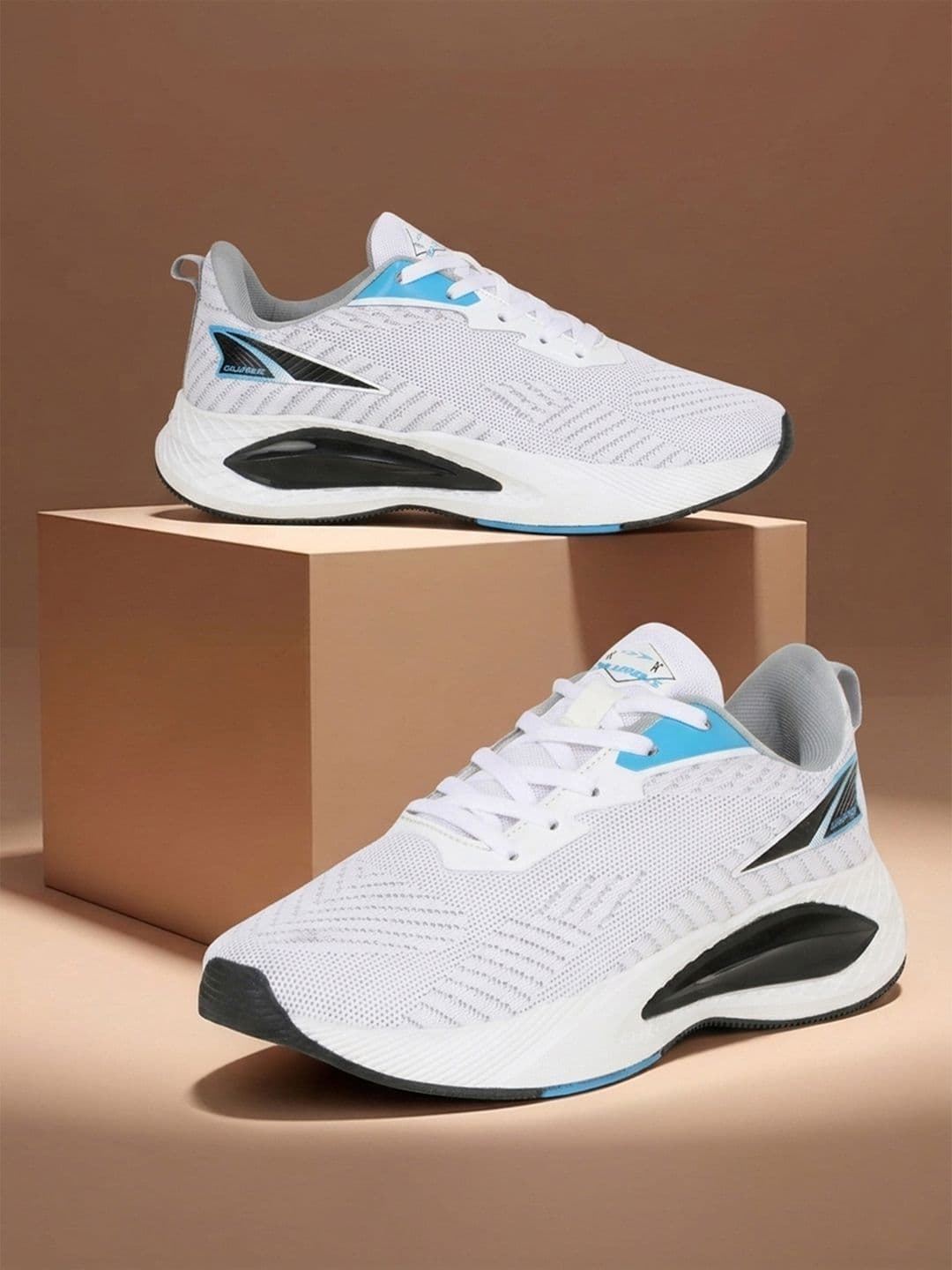 Columbus Men Mesh Running Shoes - view 1