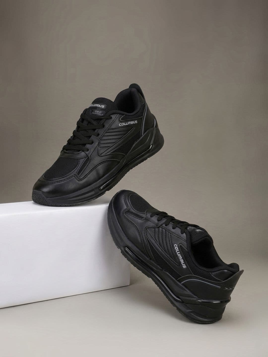 Columbus Men Mesh Running Shoes - view 1