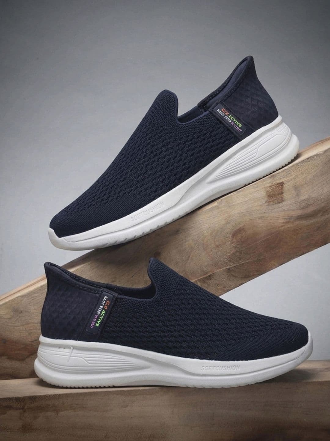 Columbus Men Mesh Walking Shoes - view 1