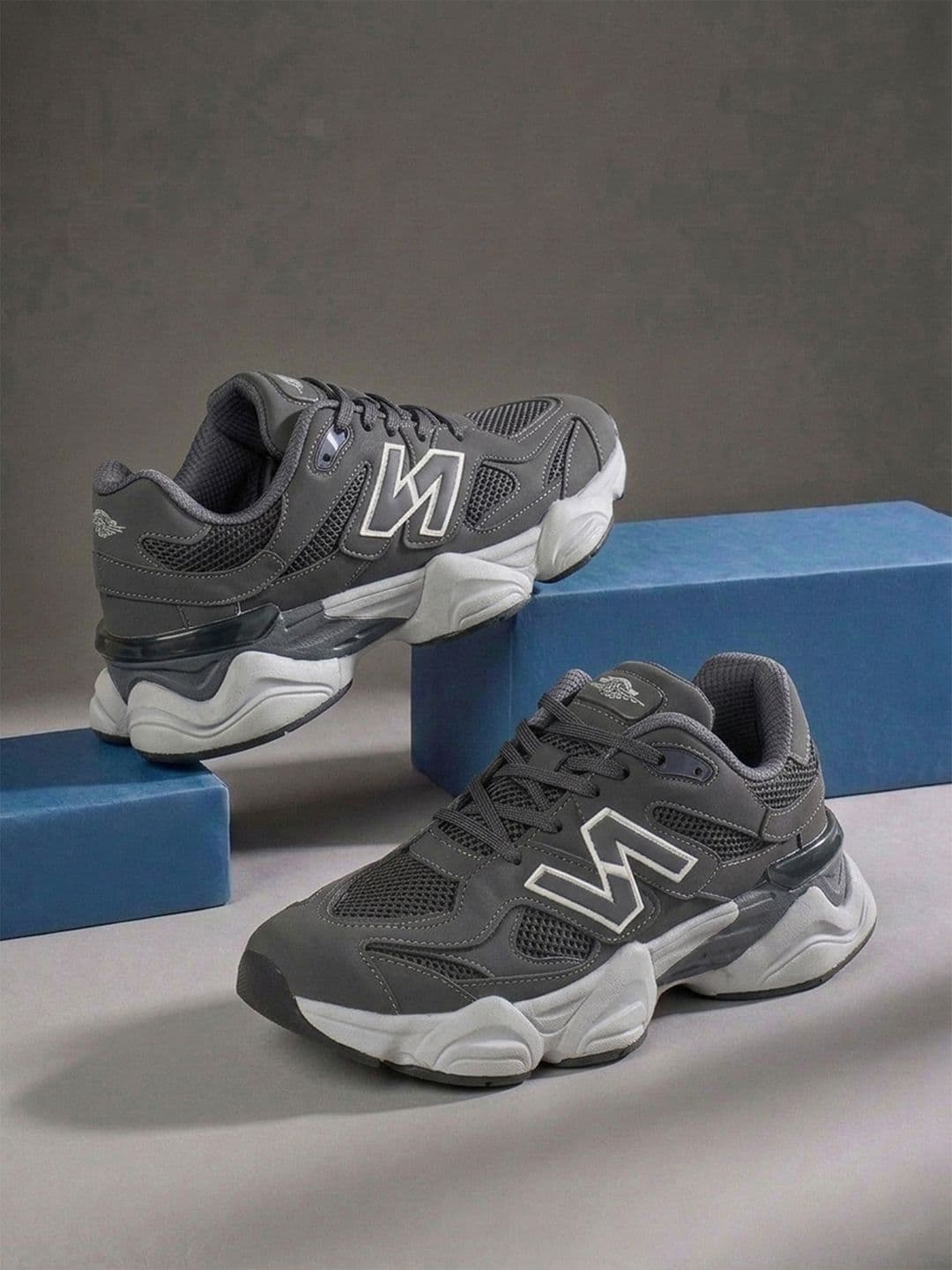 Columbus Men Mesh Running Shoes - view 1