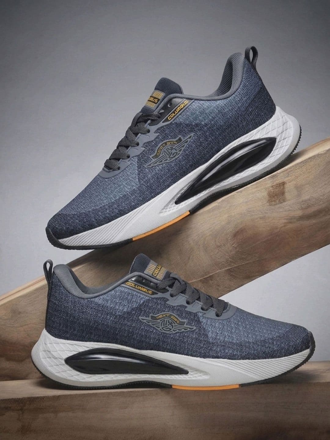 Columbus Men Mesh Running Shoes - view 1
