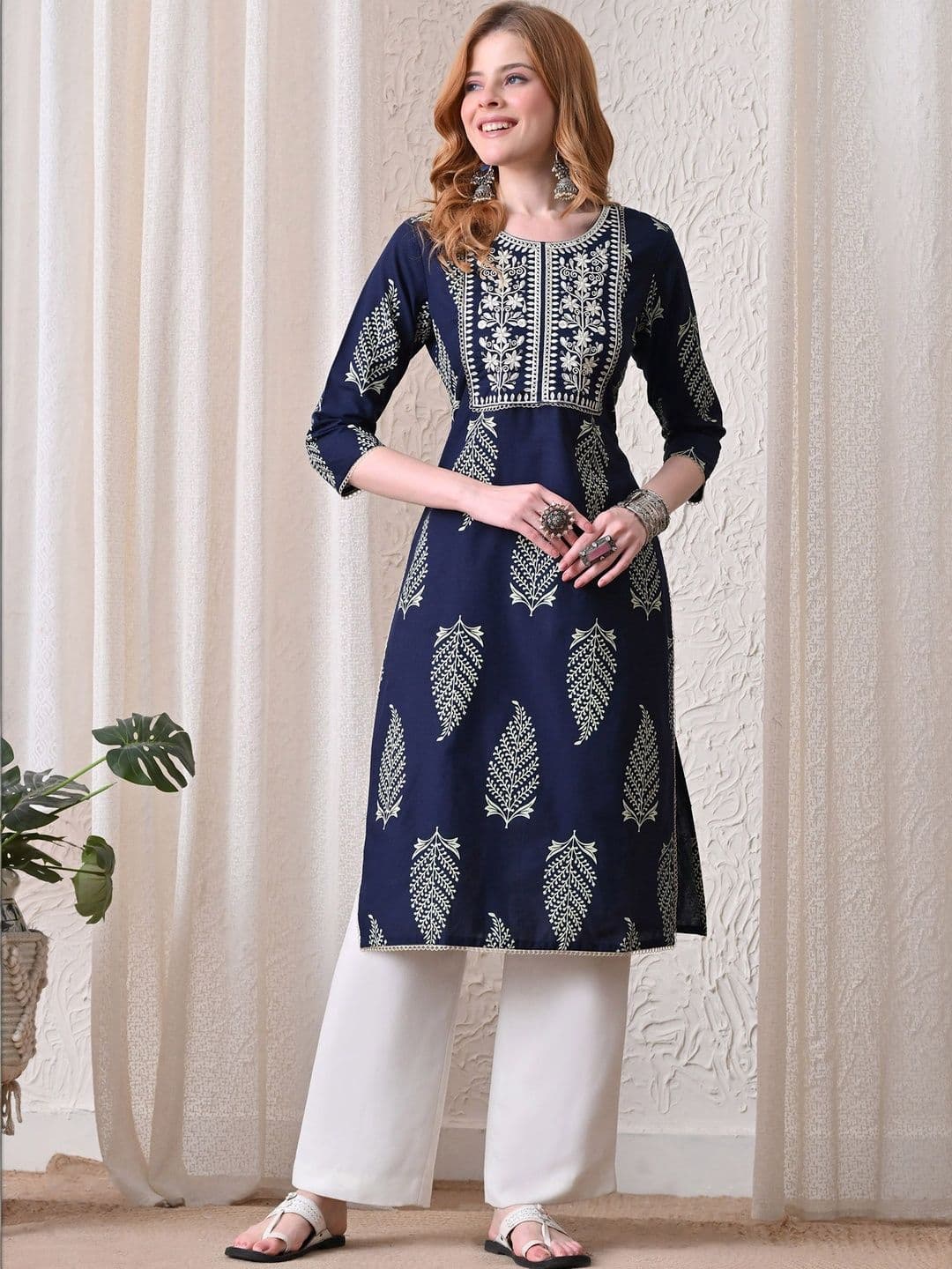 KJTRENDS Women Ethnic Motifs Embroidered Thread Work Kurta - view 1