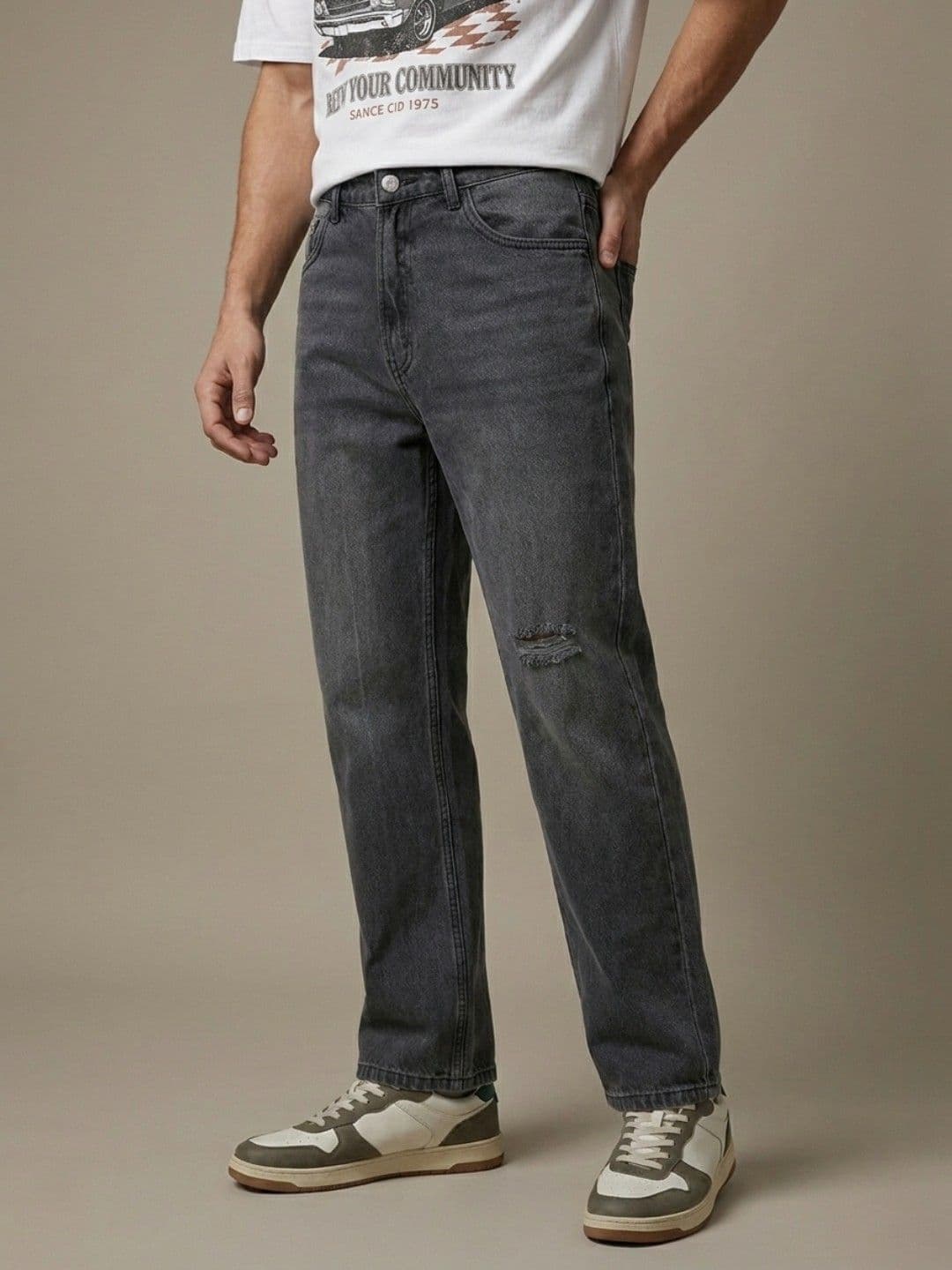 glitchez Men Straight Fit Slash Knee Light Fade Pure Cotton Jeans - view 1
