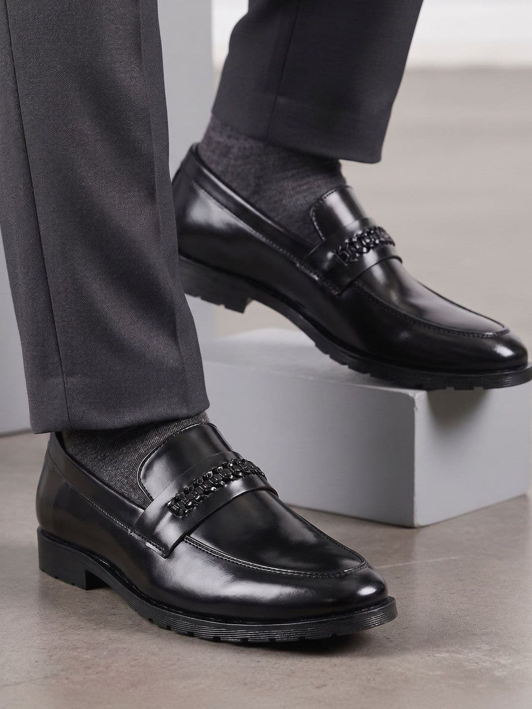 INVICTUS Men Lightweight Round Toe Formal Loafers - view 1