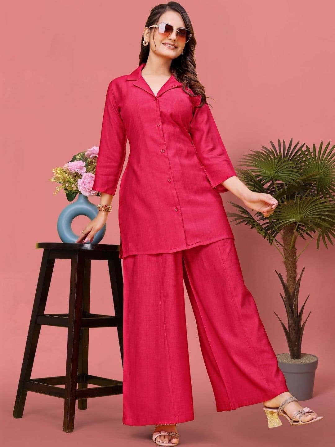 THEOMFAB Women Regular Kurta with Palazzos - view 1