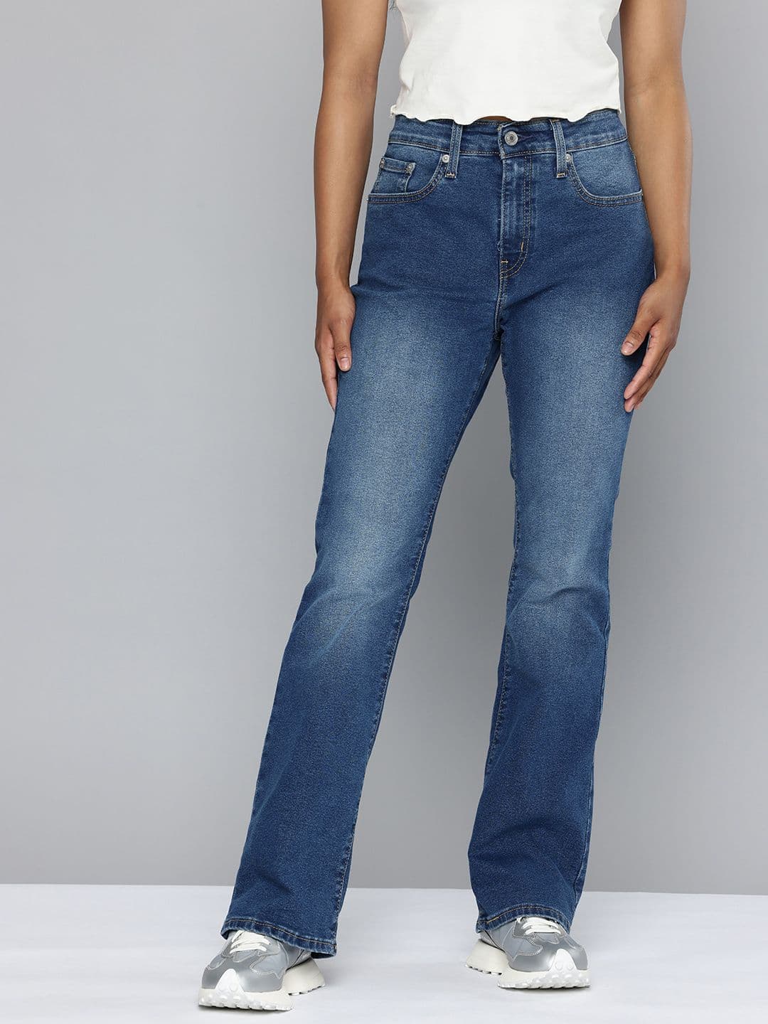 Levis Women 725 Bootcut High-Rise Light Fade Stretchable Jeans - view 1