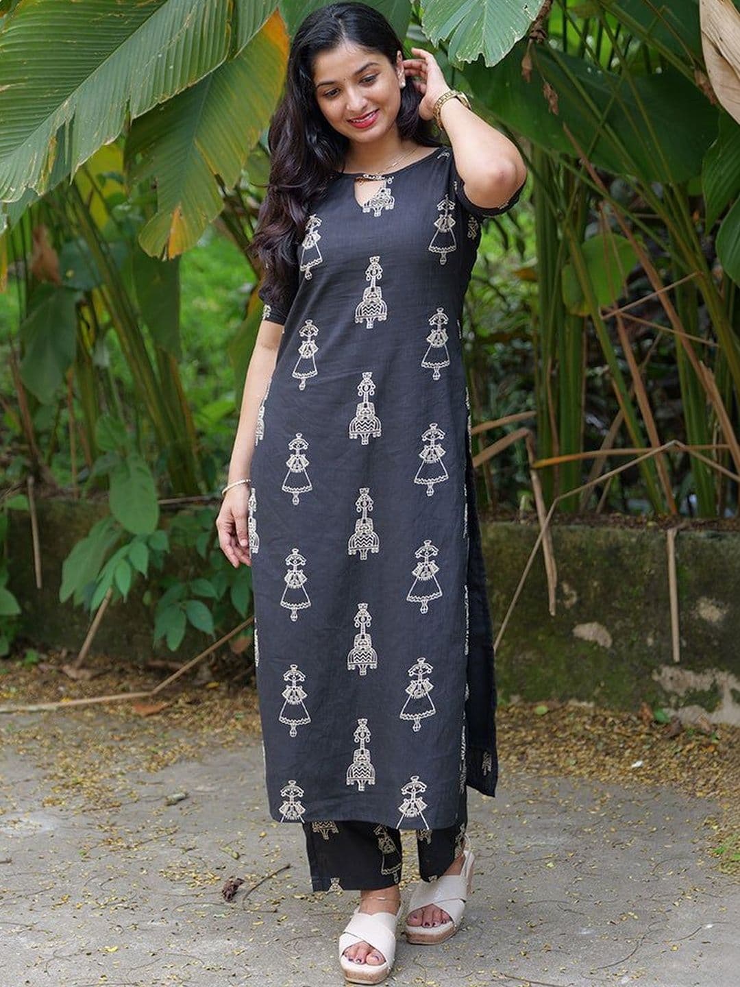 Twika Women Floral Regular Kurta with Trousers - view 1