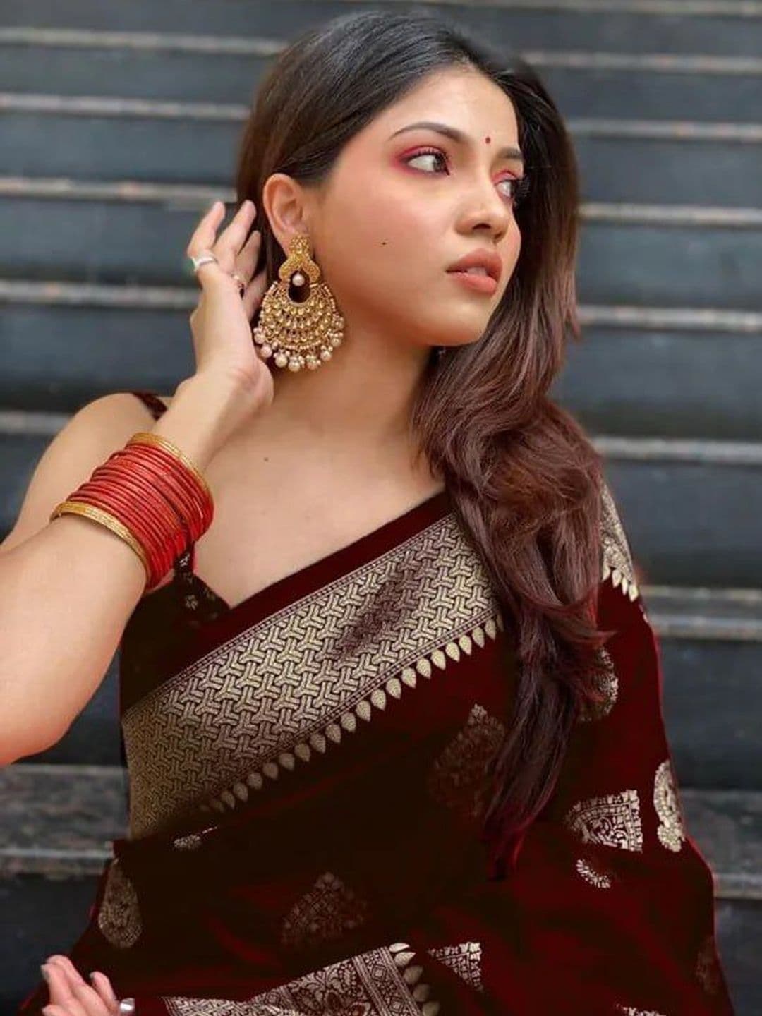 GAMVIYA Maroon Woven Design Zari Art Silk Banarasi Sarees - view 1