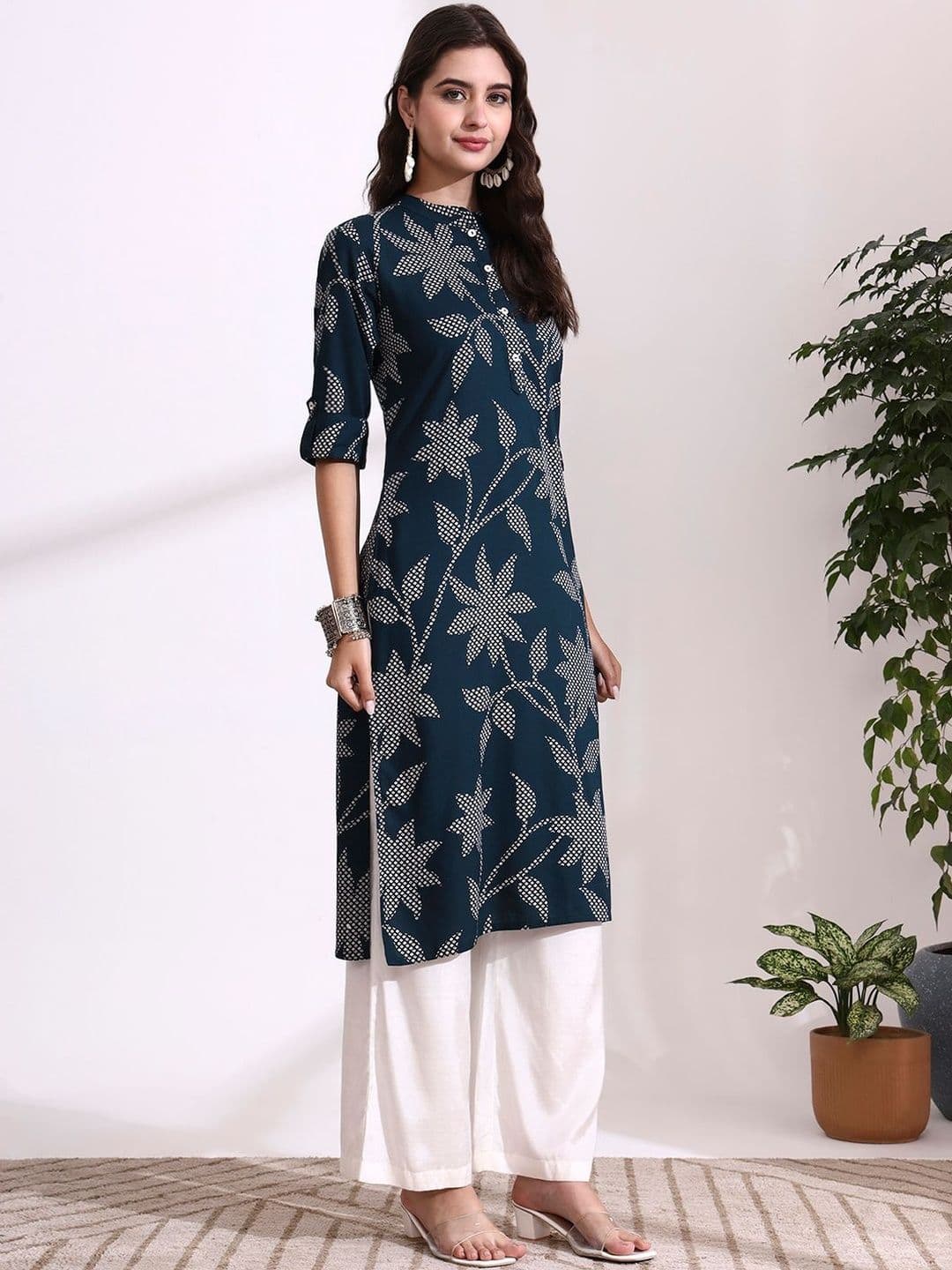 Divena Women Floral Printed Mandarin Collar Straight Kurta - view 1