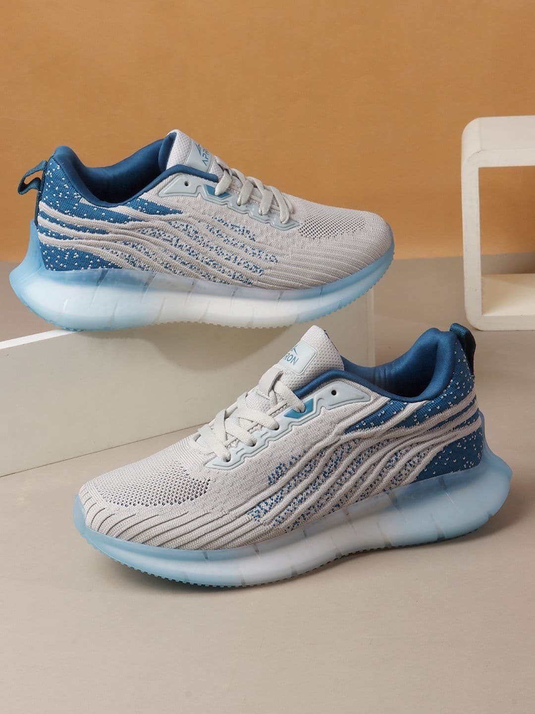 APRON Men Textile Running Non-Marking Shoes - view 1