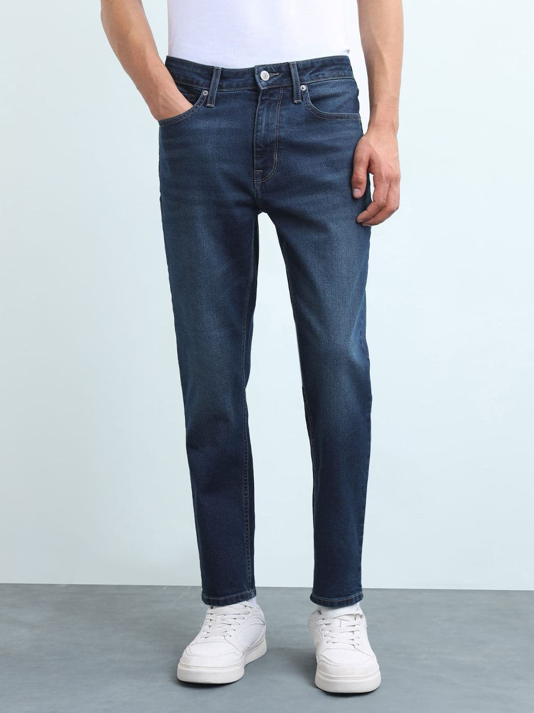 Flying Machine Men Tapered Fit Mid-Rise Light Fade Stretchable Jeans - view 1