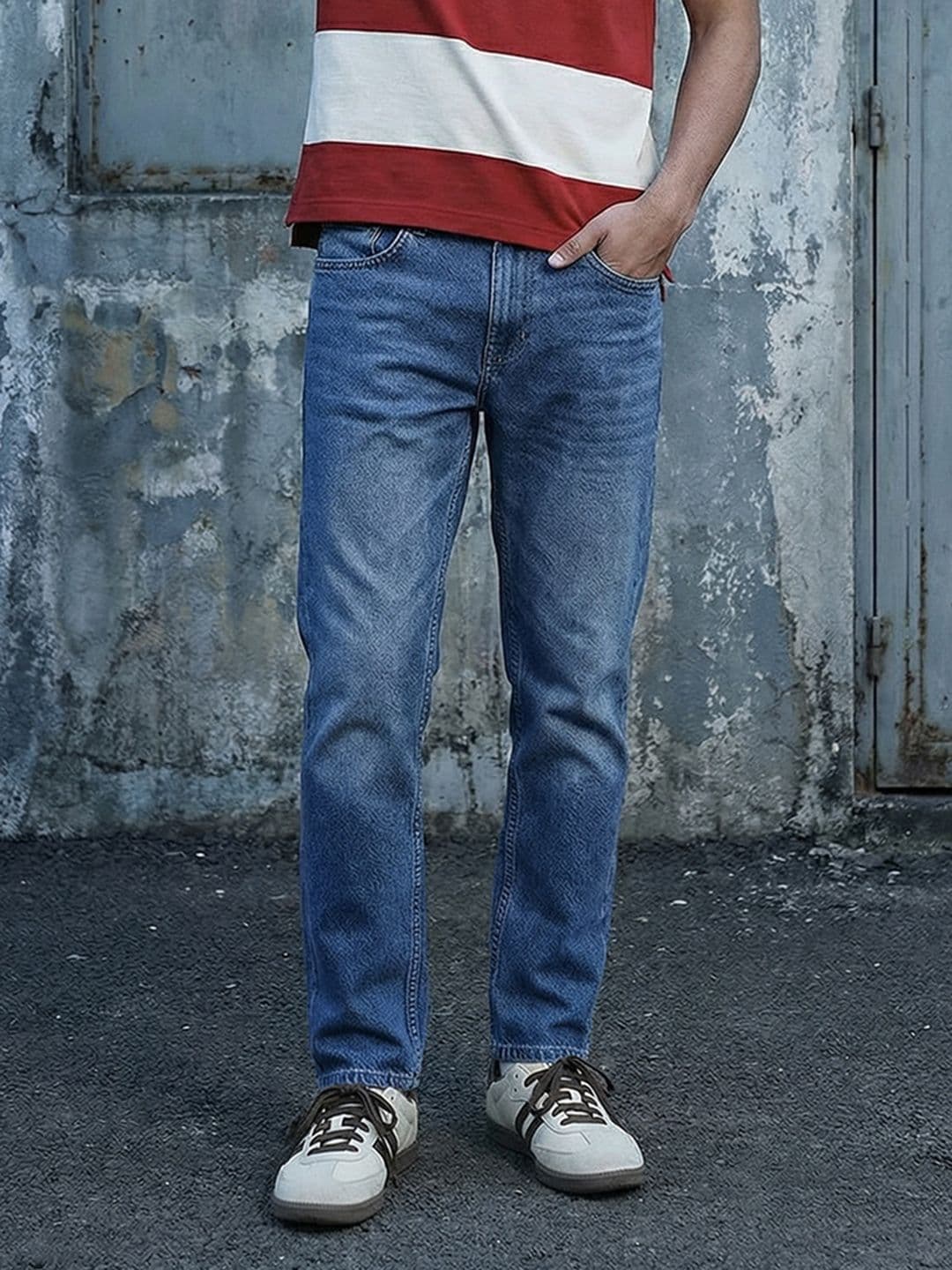 The Roadster Lifestyle Co. Men Pure Cotton Relaxed Fit Light Fade Jeans