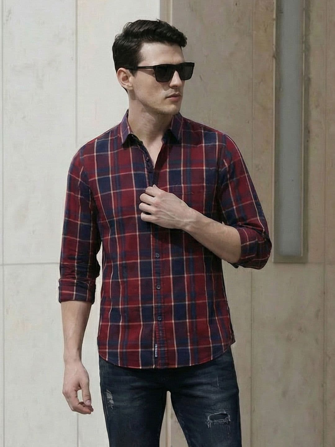 Roadster Men Maroon & Navy Blue Checked Regular Fit Casual Shirt - view 1
