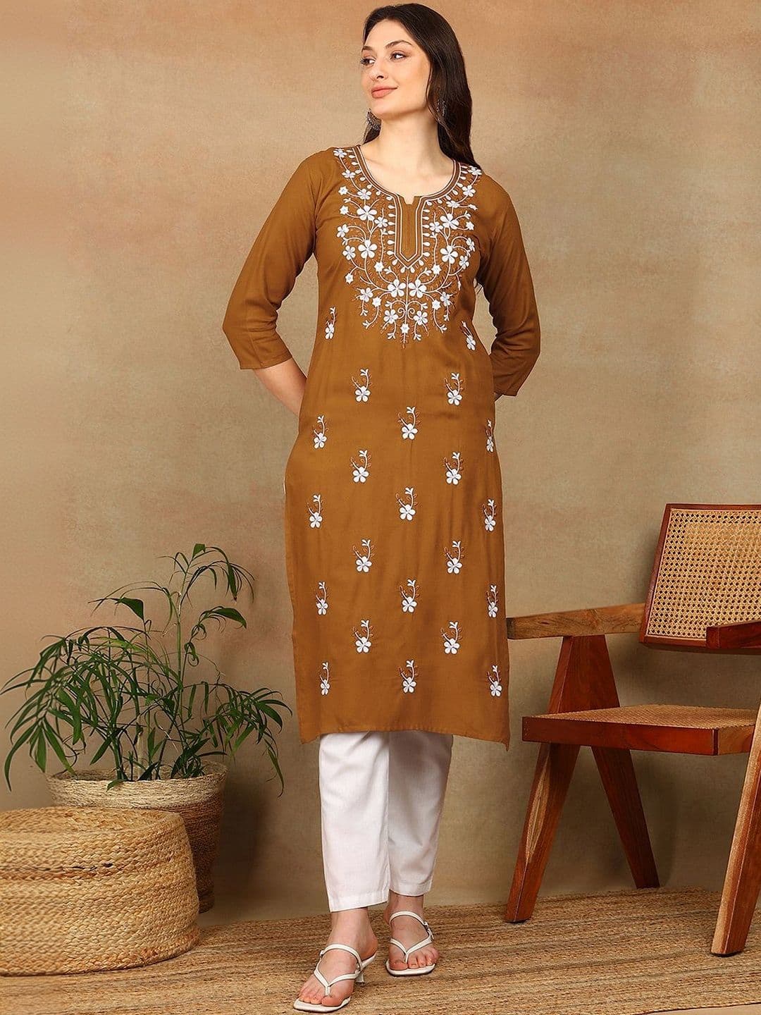 TOP N THREAD Women Floral Embroidered Chikankari Indie Florals Liva Blend Kurta - view 1