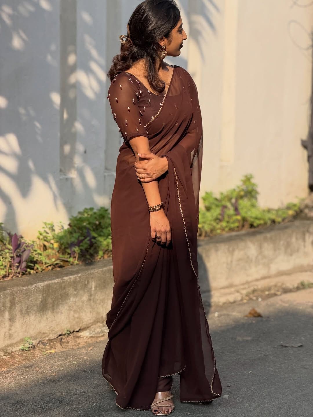 AQUILIQ Georgette Fancy Lace Border Handwork Blouse Sarees - view 1
