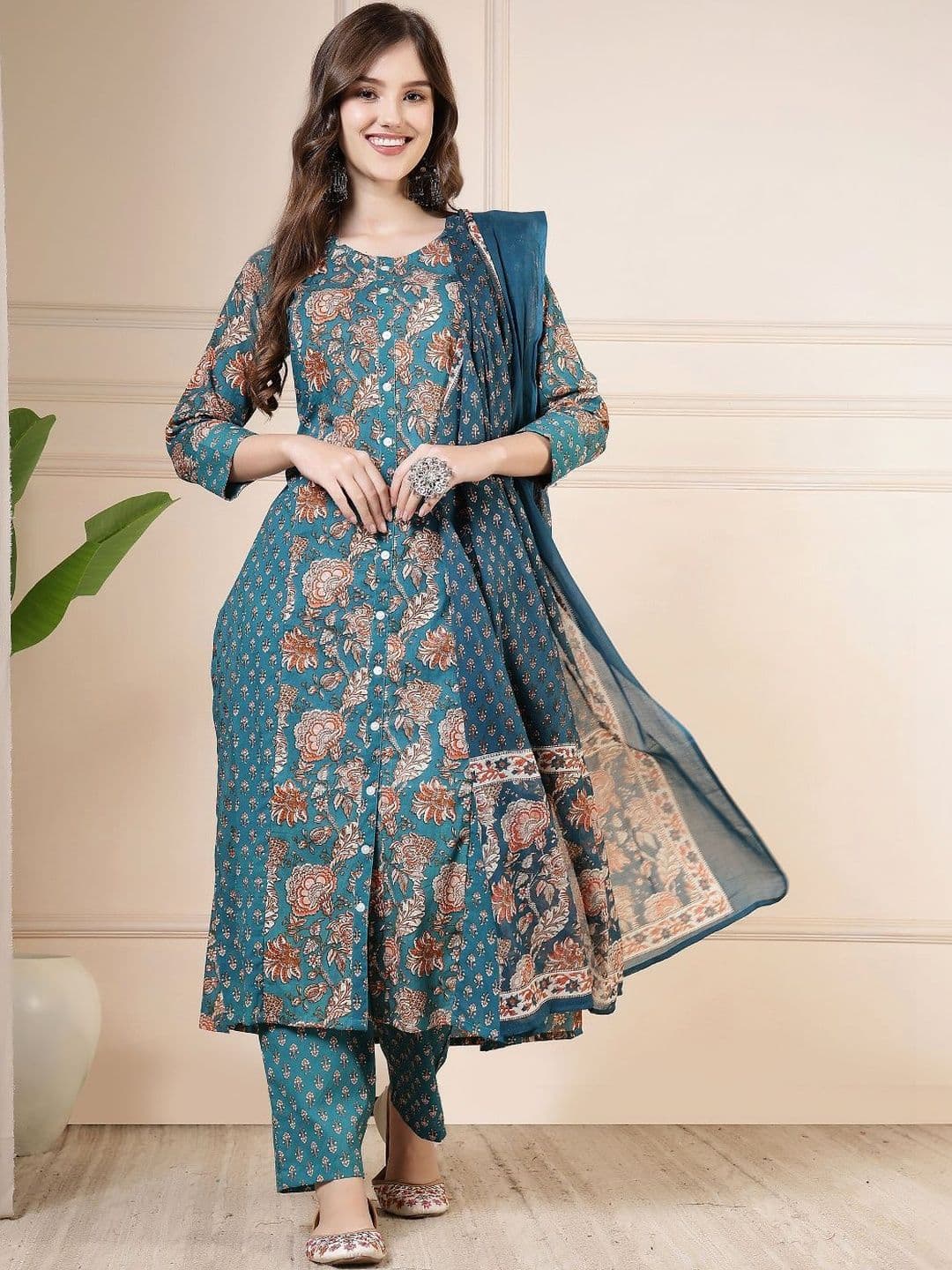 GUDWEARS Women Floral Printed Empire Thread Work Pure Cotton Kurta with Palazzos & With Dupatta - view 1