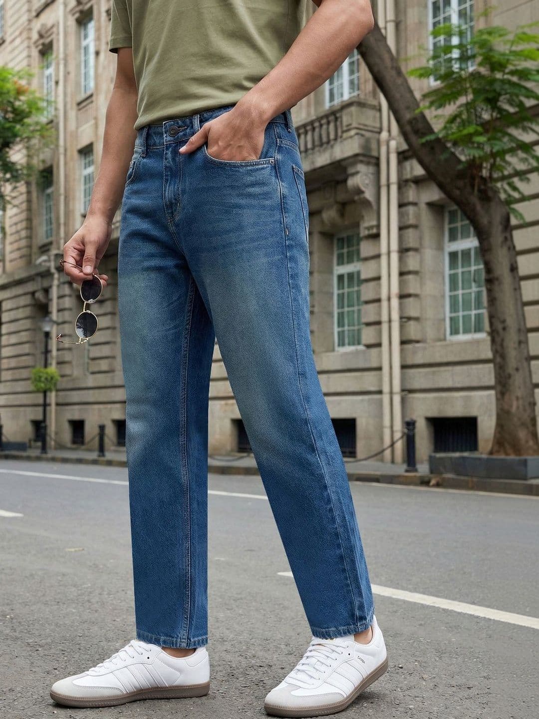 Urbano Fashion Men Washed Blue Relaxed Fit Mid-Rise Heavy Fade Denim Stretchable Jeans - view 1