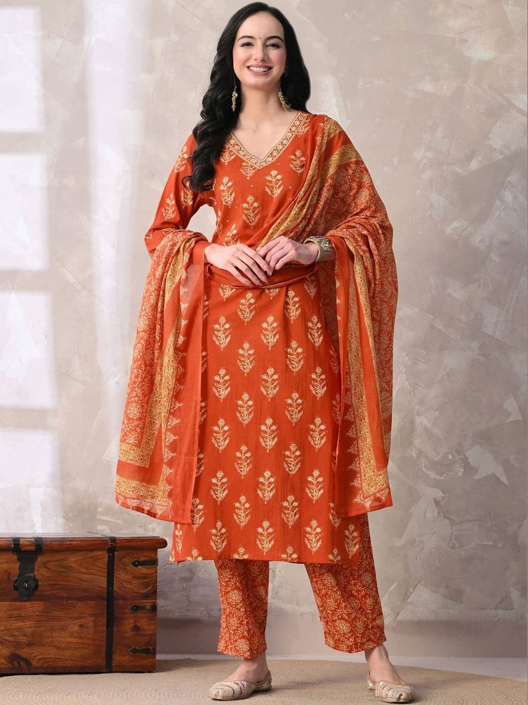 MEERA FAB Women Floral Printed Regular Pure Cotton Kurta with Trousers - view 1
