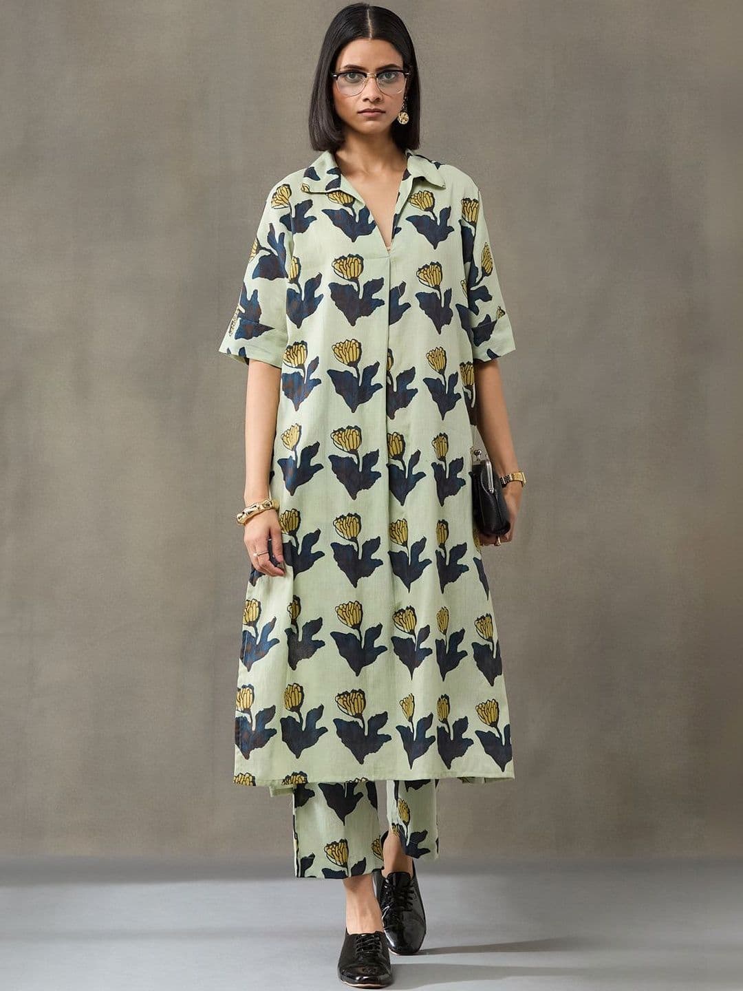 Navibhu Lightweight Women Floral Printed Regular Pure Cotton Kurta with Trousers - view 1
