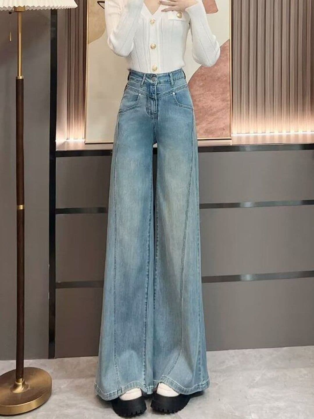 Suo Women Tapered Fit Mid-Rise Light Fade Jeans - view 1