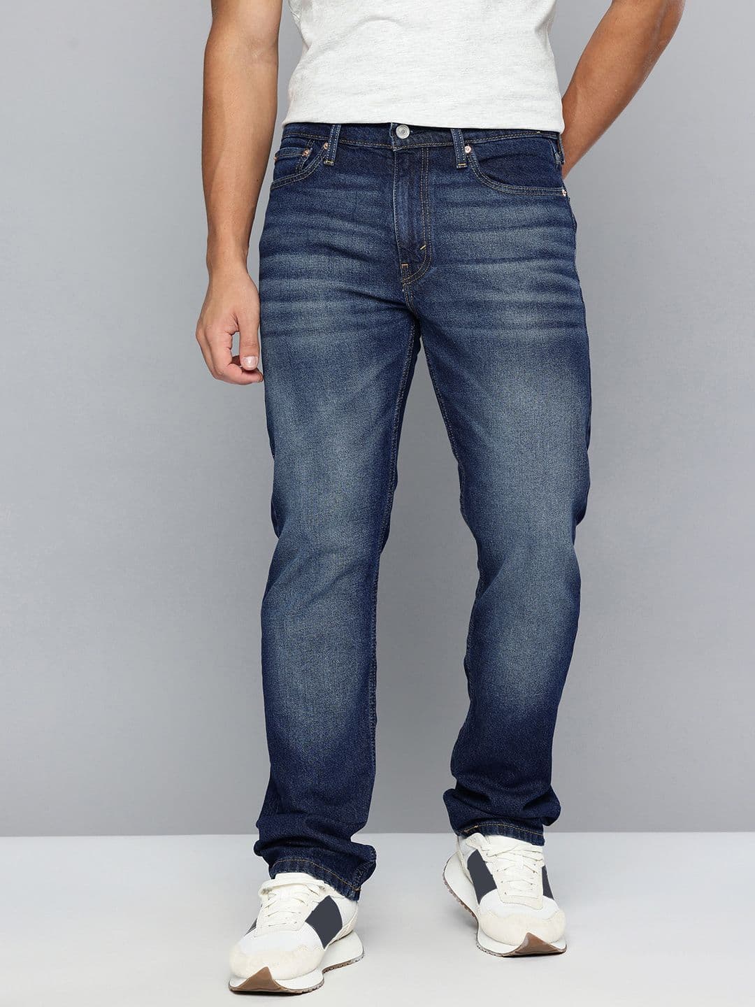 Levis Men 513 Straight Fit Mid-Rise Light Fade Stretchable Jeans - view 1