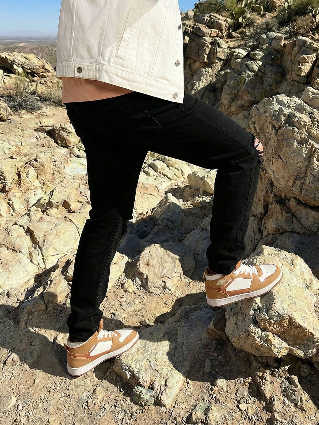 The Roadster Lifestyle Co. Men Pure Cotton Slash Knee Relaxed Fit Jeans - view 1