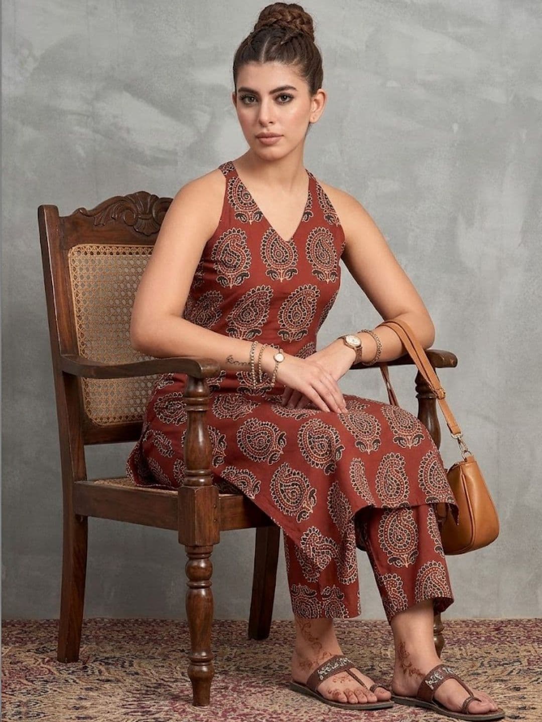Navibhu Classic Women Ethnic Motifs Printed Regular Kurta with Trousers - view 1