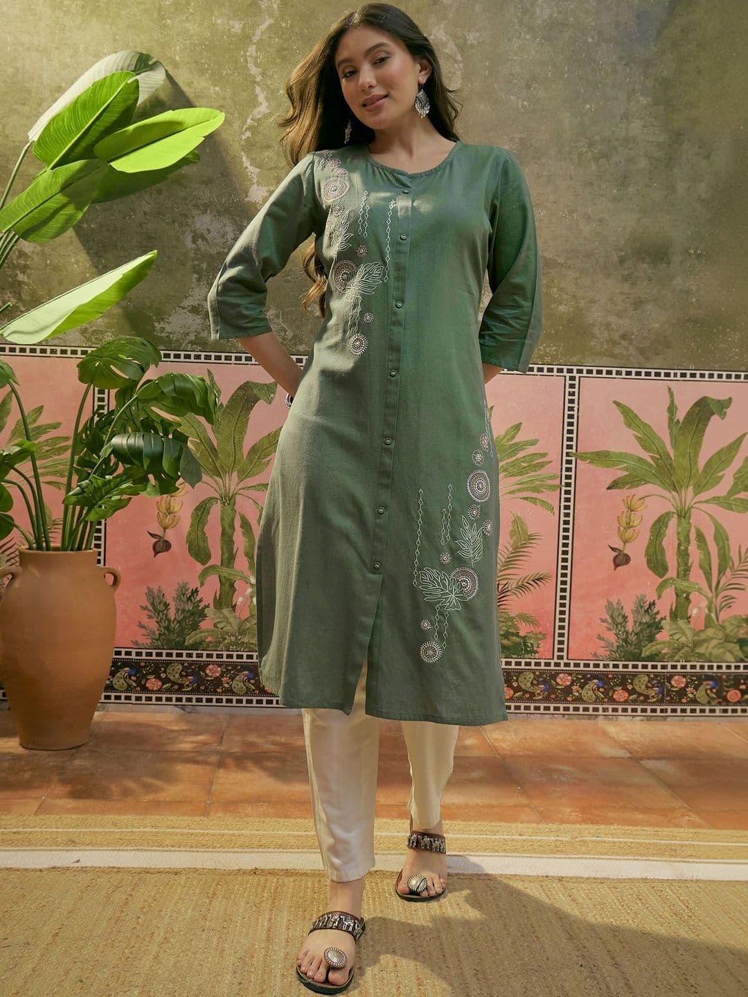 Sangria Embroidered Cotton Round Neck Knee Length Straight Kurta - view 1
