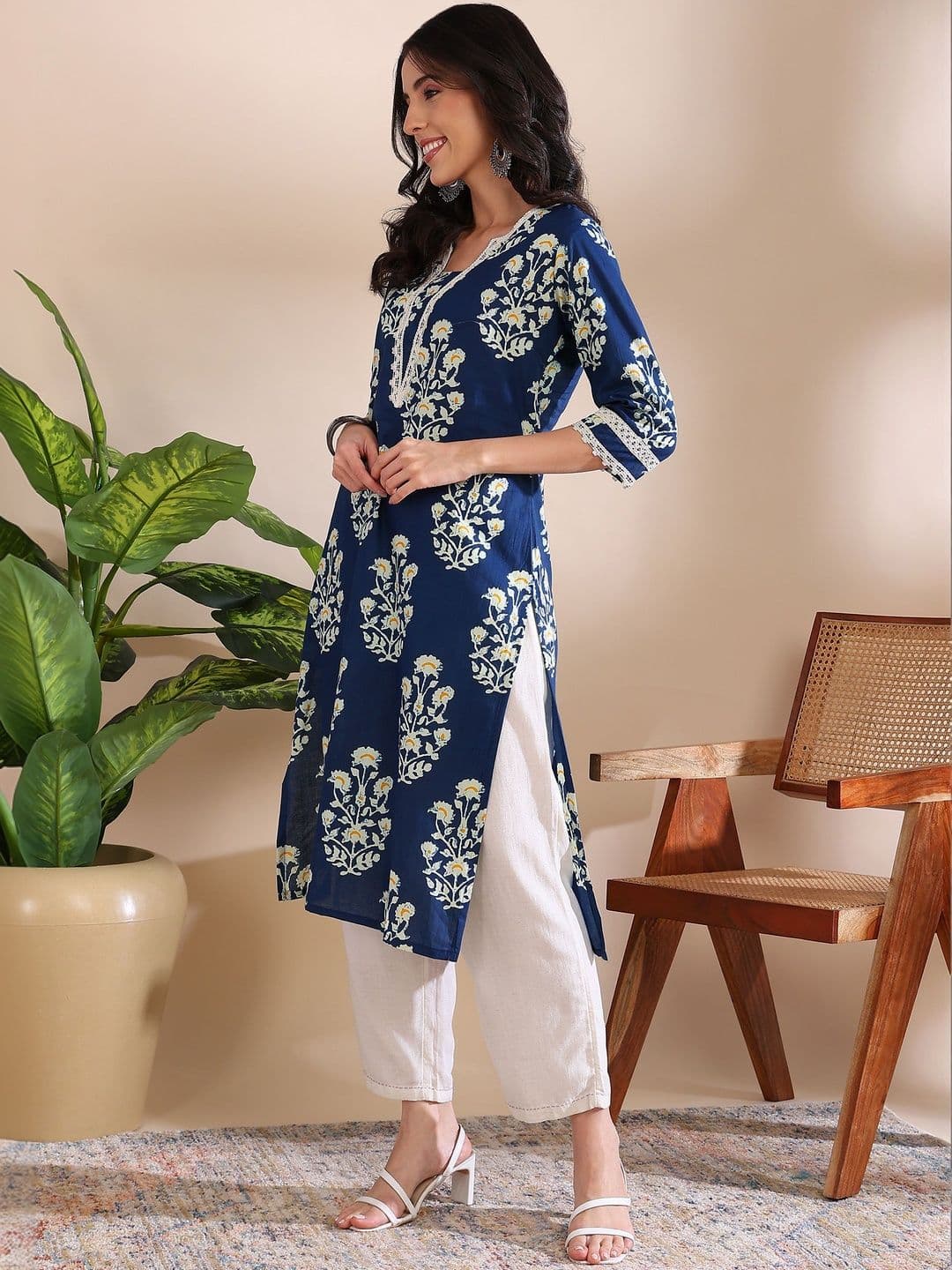 lavandis Women Floral Printed Thread Work Kurta - view 1