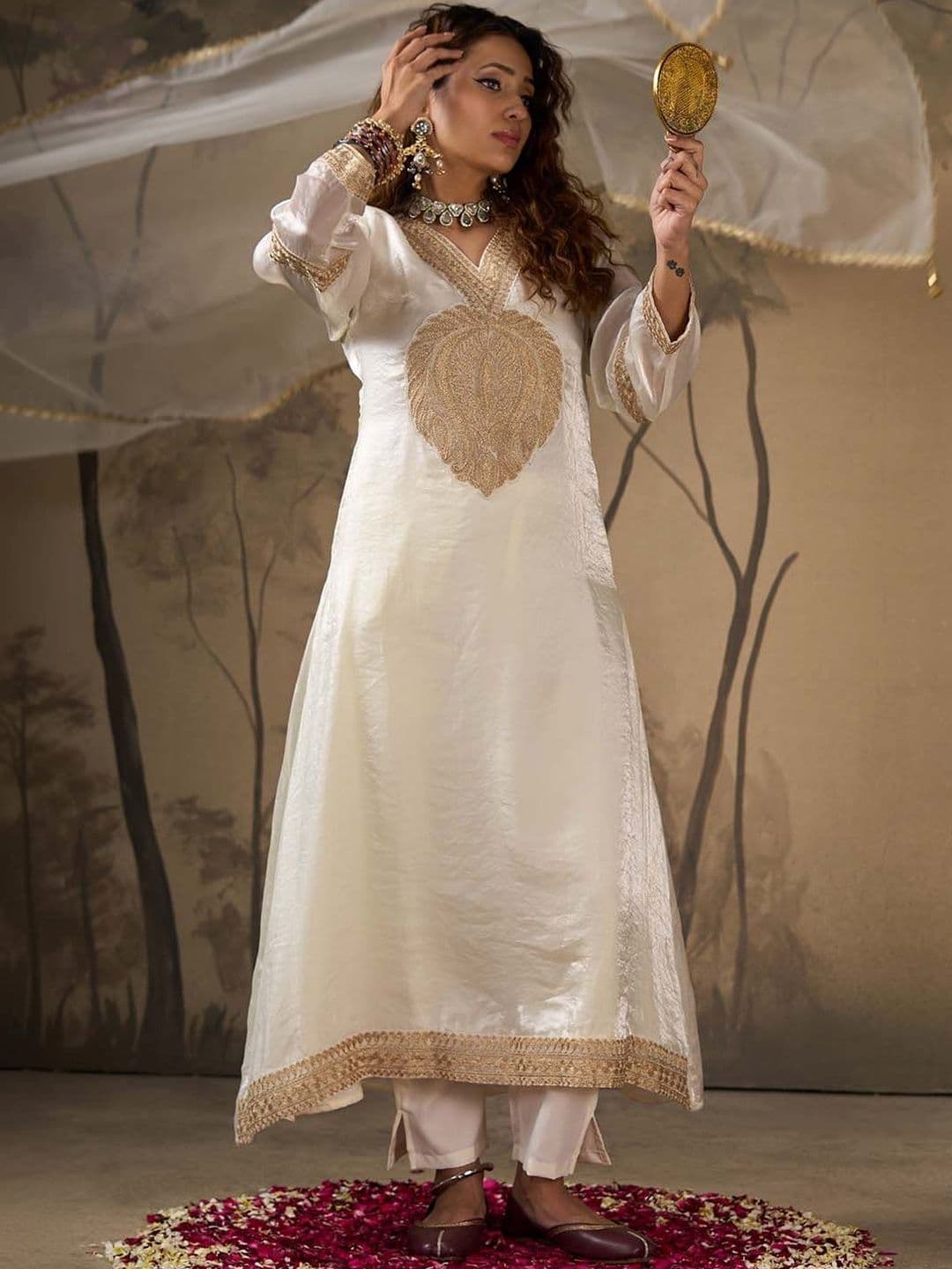 House of Pataudi Embroidered V-Neck Kurta & Trousers With Dupatta - view 1