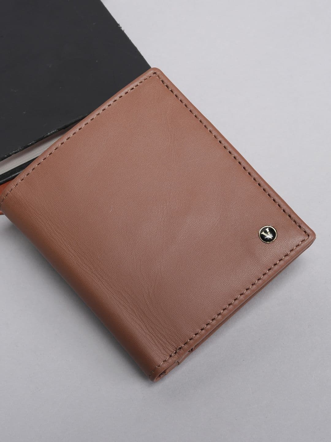 Van Heusen Men Leather Wallets