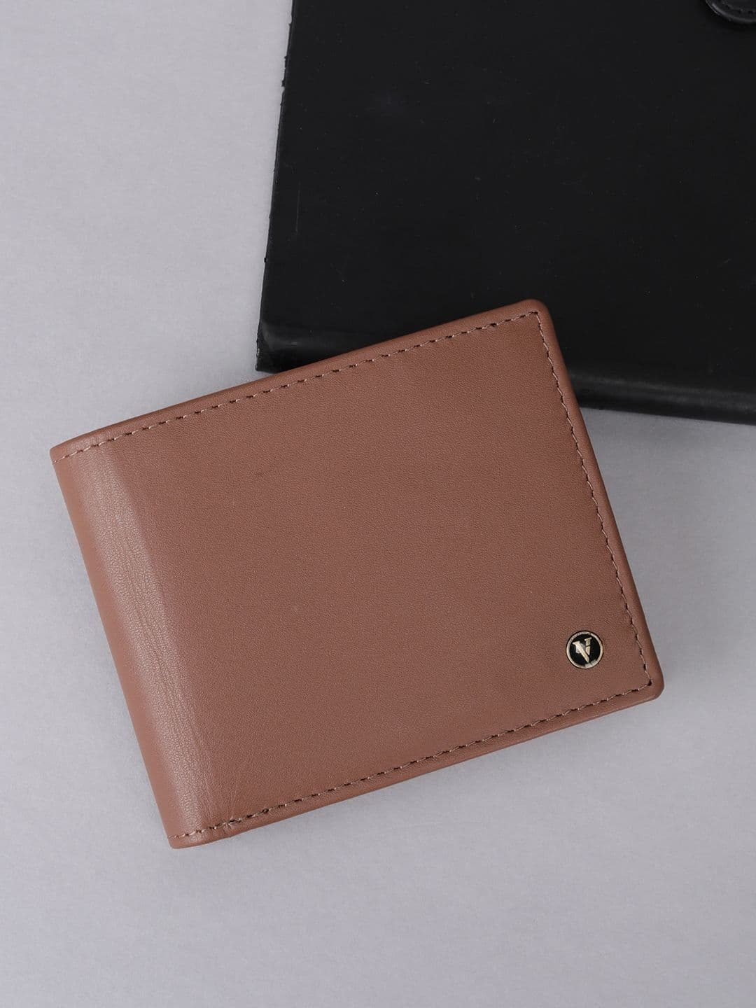 Van Heusen Men Leather Wallets