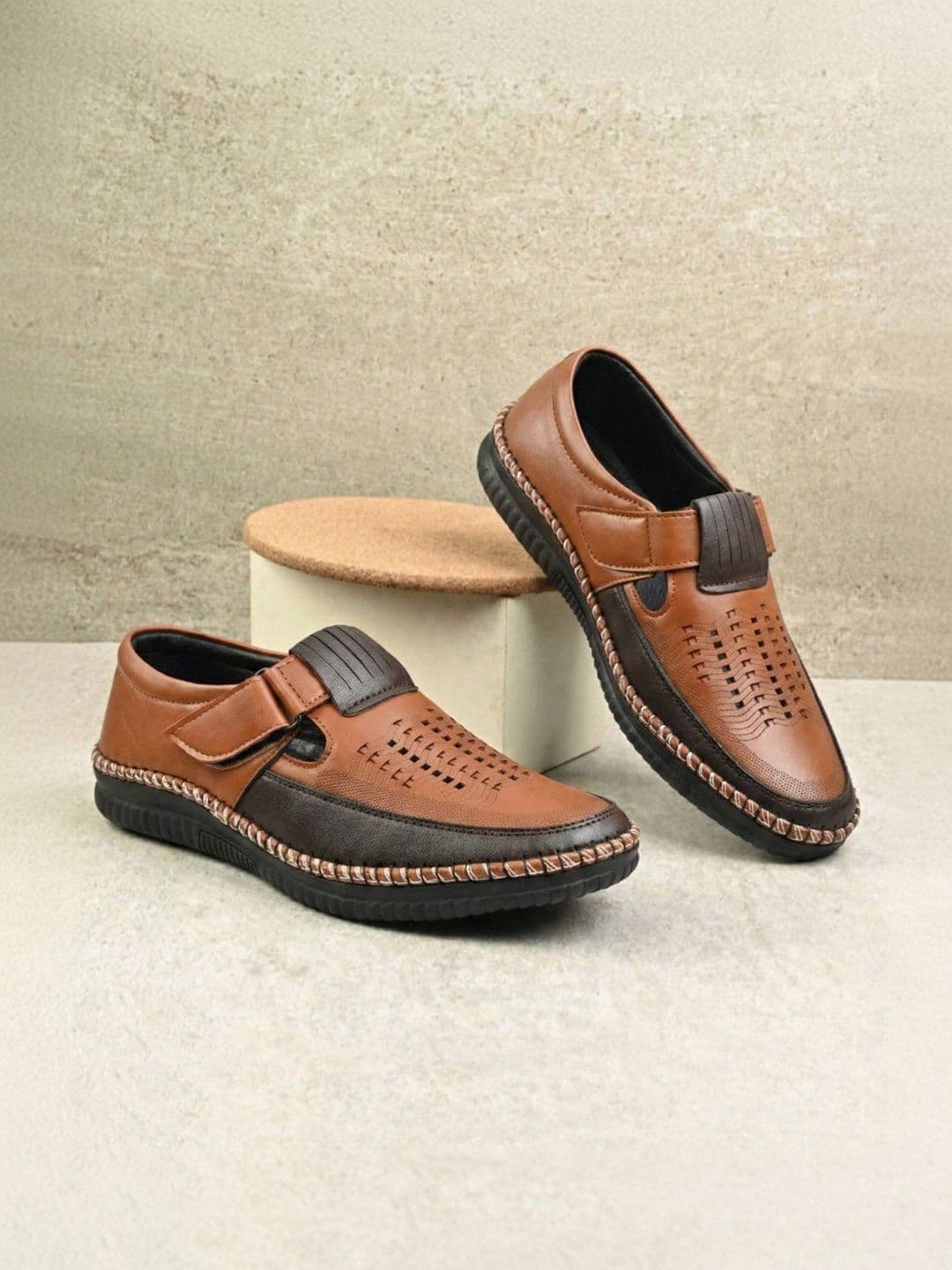 ROYAL CRUZZ Men Comfort Sandals - view 1
