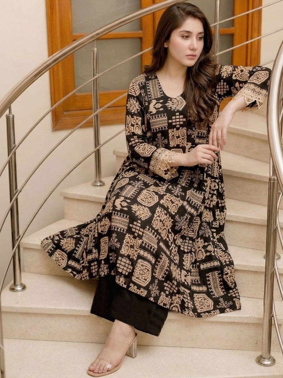 SZN Women Printed Regular Kurta with Palazzos - view 1