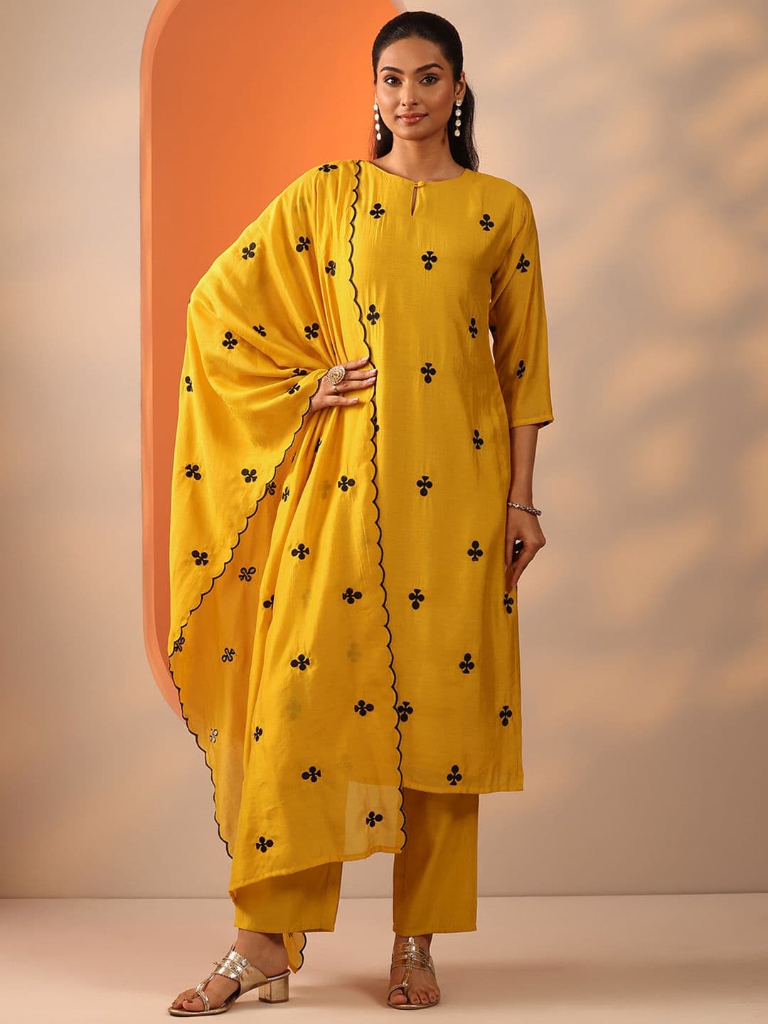 Libas Women Floral Embroidered Regular Kurta with Trousers & With Dupatta - view 1