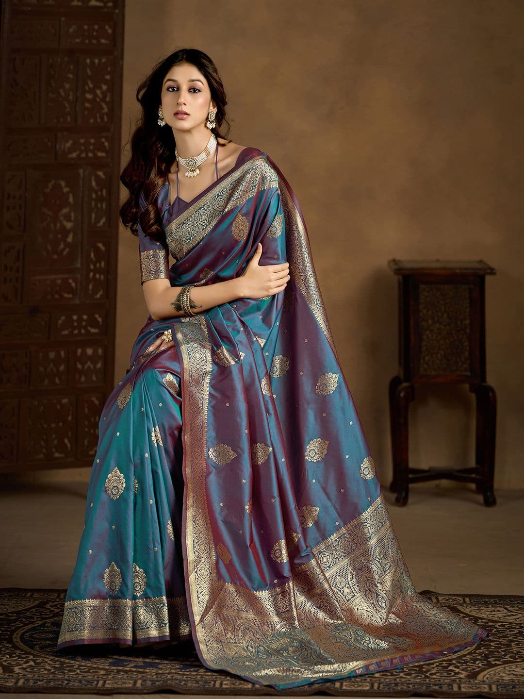 Ethnic Junction Ethnic Motifs Zari Silk Blend Heavy Work Banarasi Saree - view 1