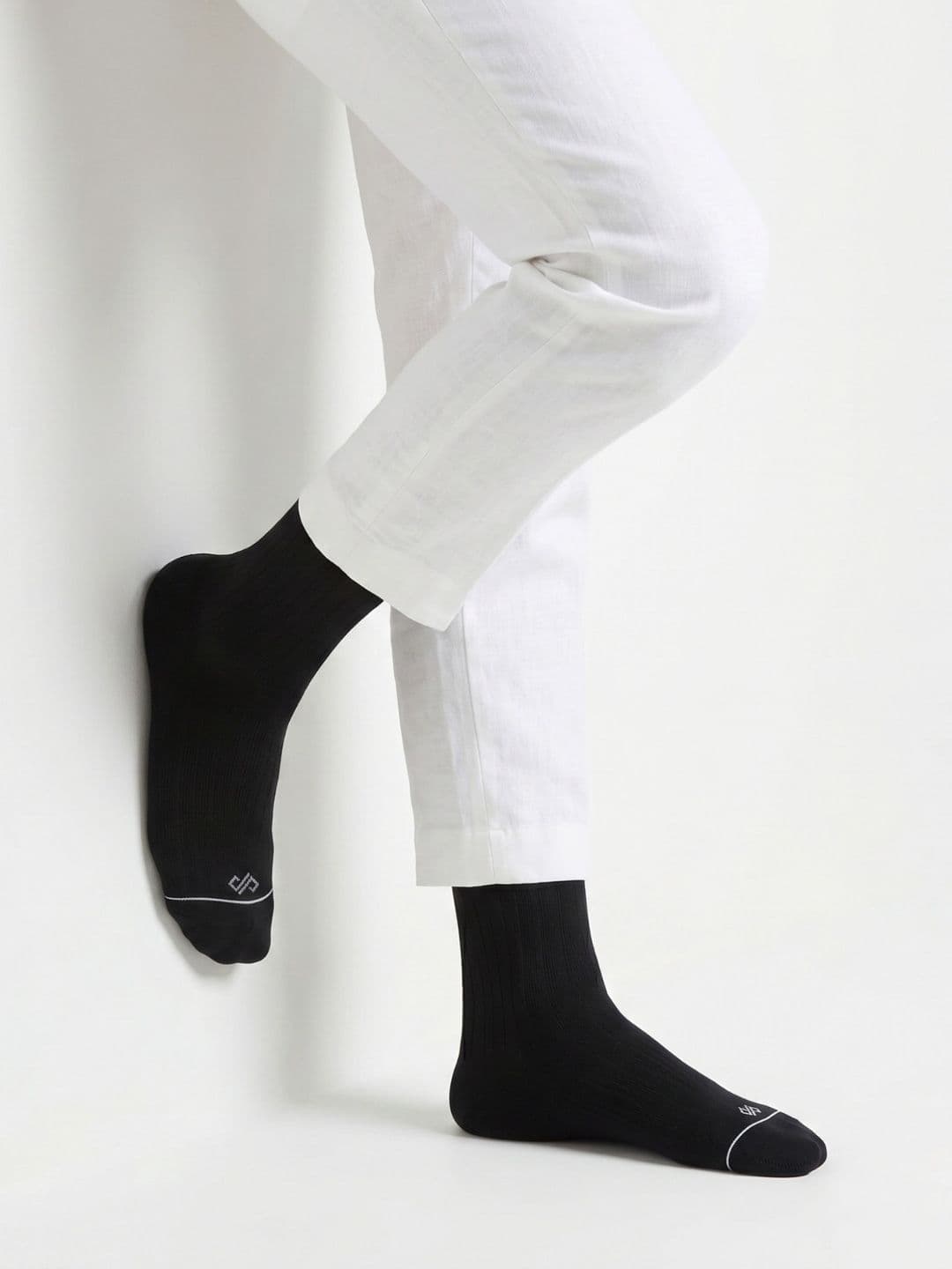 Dynamocks Unisex Black Solid Calf-Length Anti Bacterial Socks - view 1