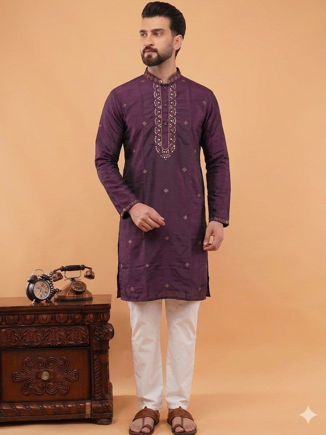 Shiv Leela Men Embellished Sequinned Kurta - view 1