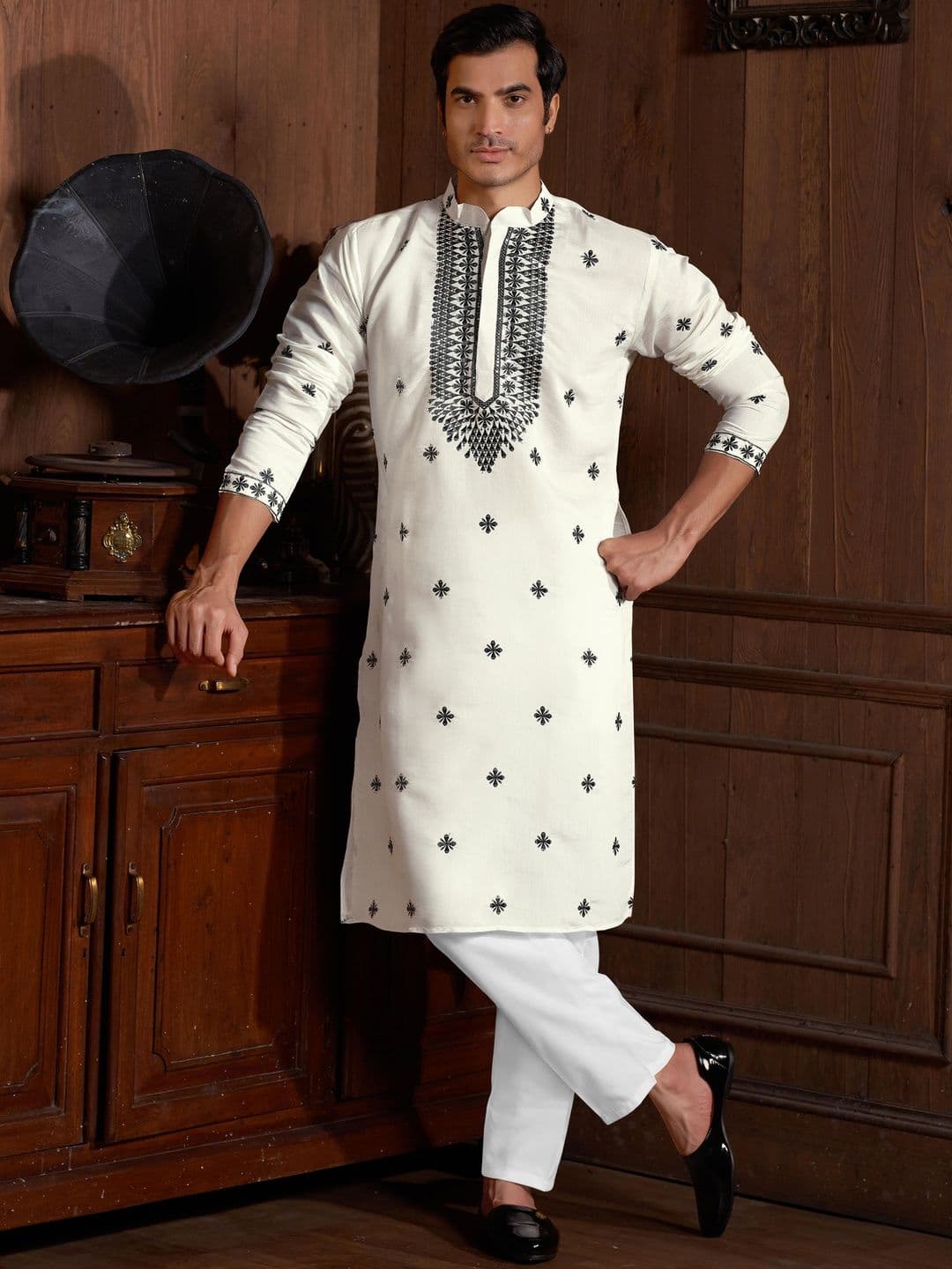 House of Pataudi Embroidered Mandarin Collar Knee Length Straight Kurtas - view 1