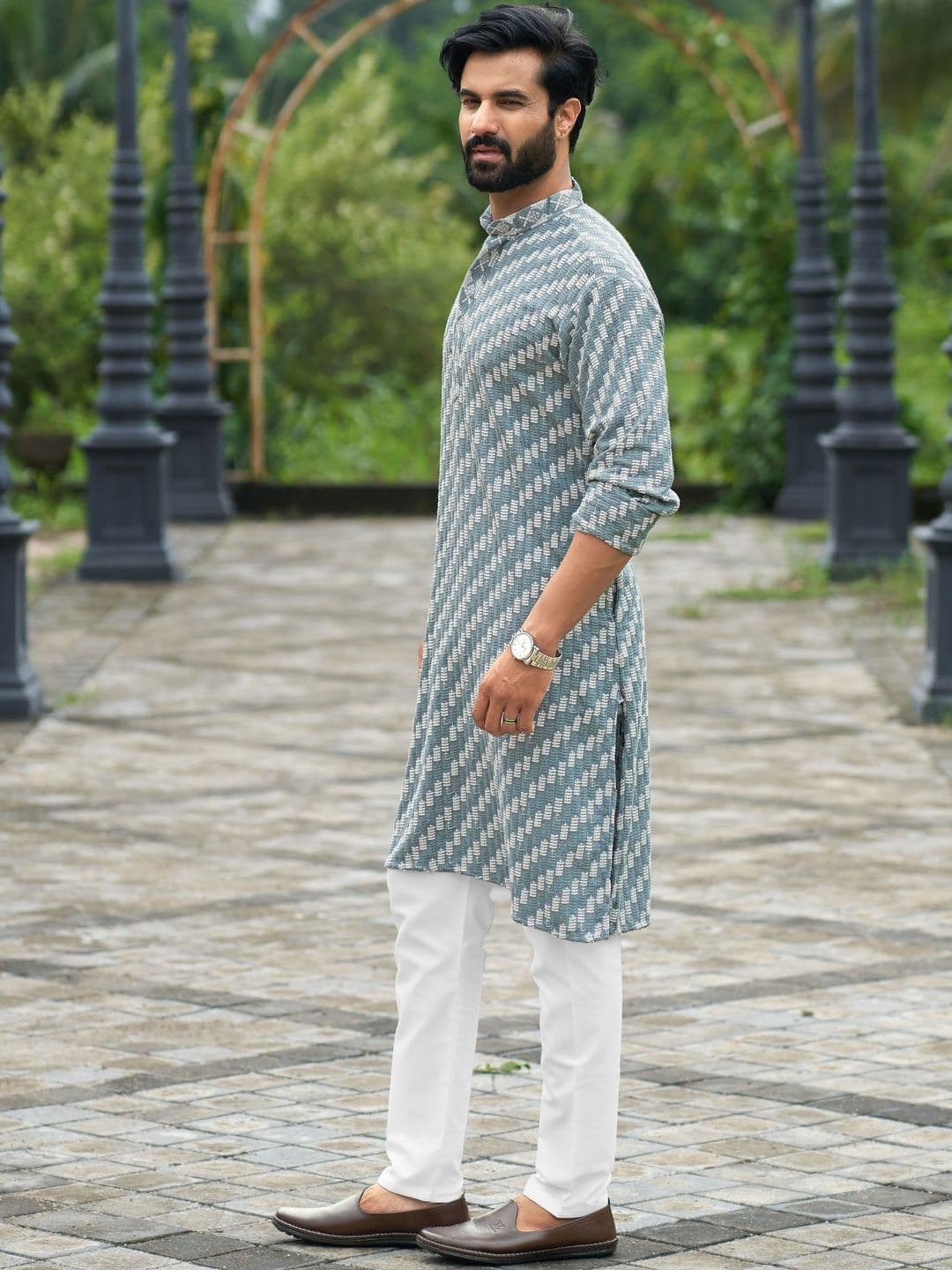 House of Pataudi Embroidered Mandarin Collar Knee Length Straight Kurtas - view 1