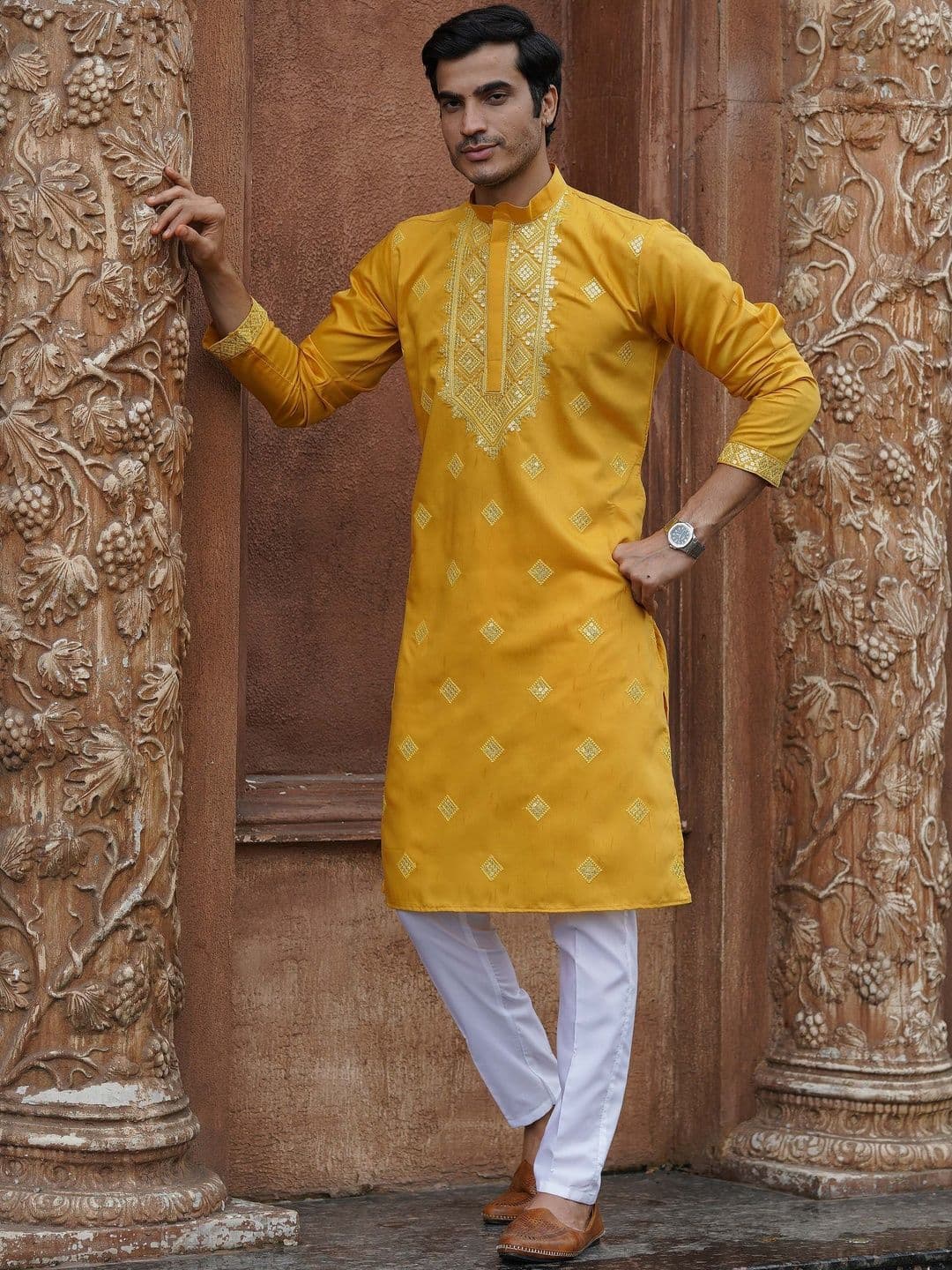 House of Pataudi Embroidered Mandarin Collar Knee Length Straight Kurtas - view 1