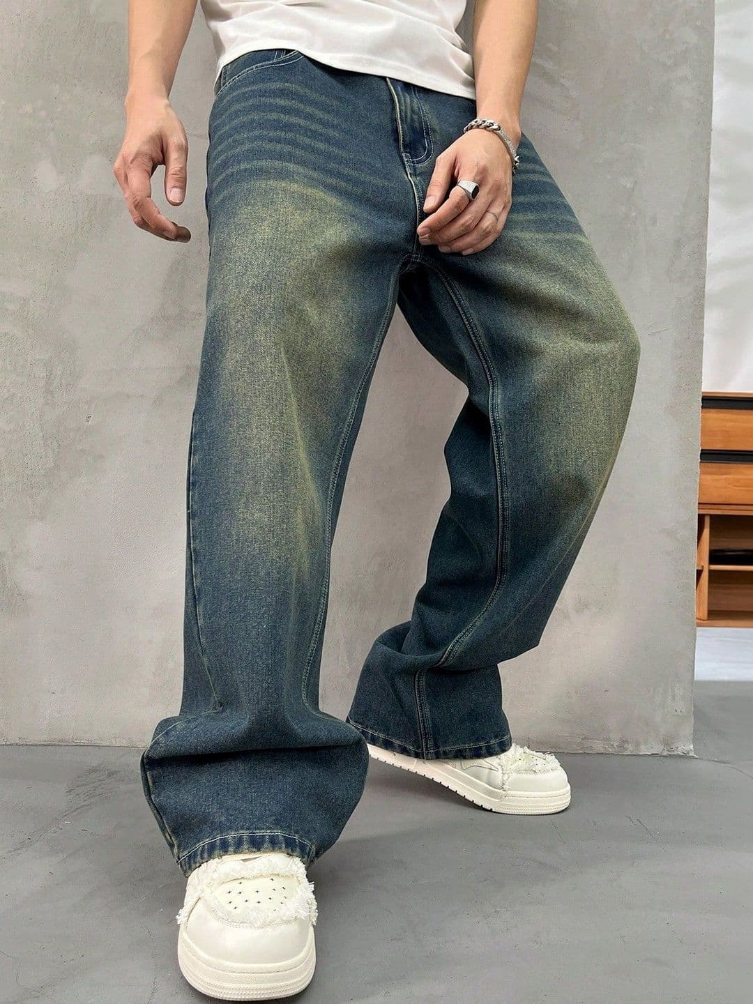 PINKLIT Men Straight Fit Mid-Rise Light Fade Jeans - view 1