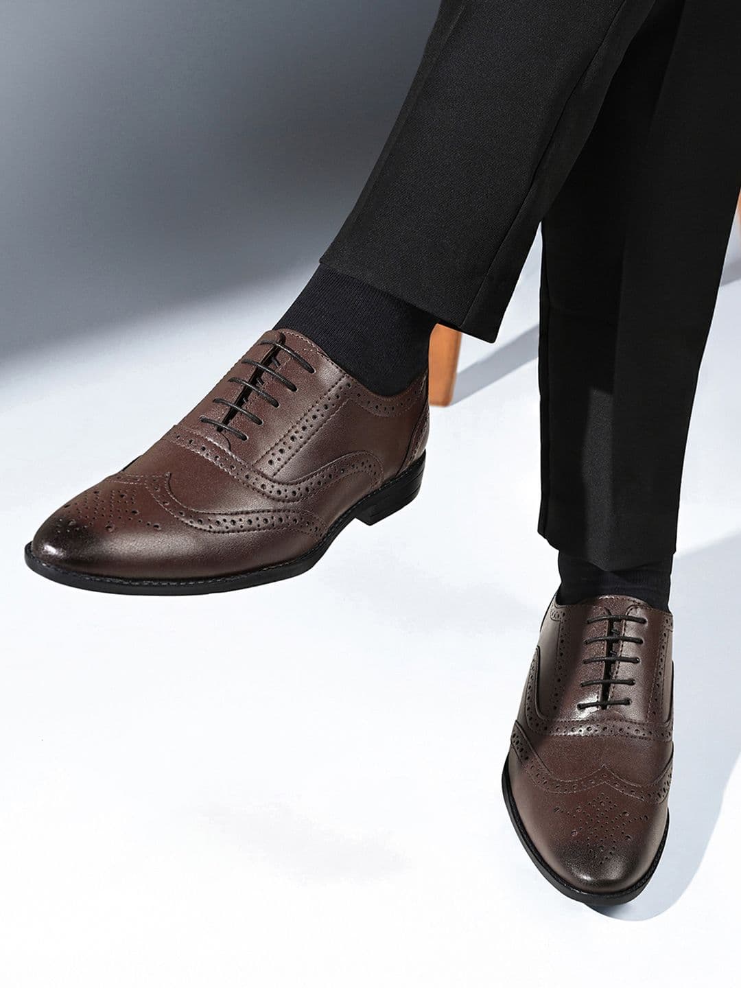 LOUIS STITCH
Men Textured Formal Lace Up Brogue Shoes - view 1